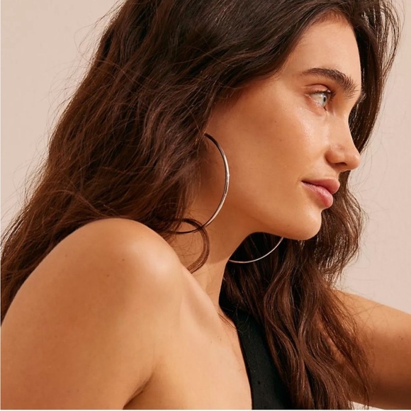 FREE PEOPLE Nikis Oversized Hoops NWT - Picture 1 of 6
